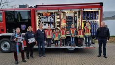 Von dem Erlös der „Scharmbeckstoteler Fensterblicke“ soll die jüngste Abteilung der Freiwilligen Feuerwehr Scharmbeckstotel, die Kinderfeuerwehr, profitieren. Foto: nek