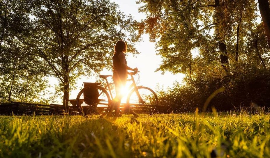 Unsere Region hat viele schöne Fahrradstrecken zu bieten. In der Innenstadt gestaltet sich das Rad-Erlebnis oft weniger angenehm.Foto: AdobeStock/edb3_16