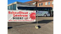 Der Reisedienst von Rahden hat ein Schnelltestzentrum in einem Reisebus integriert. Foto: eb