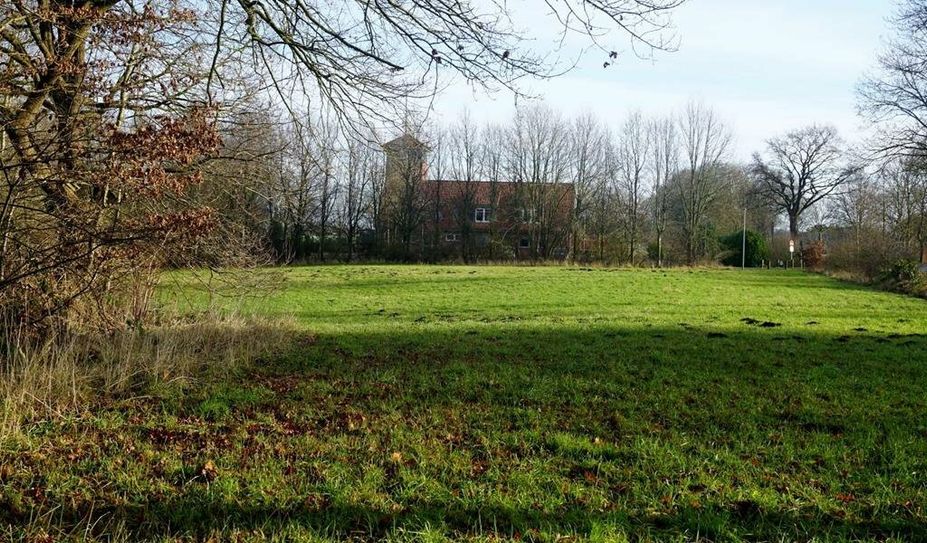 Hier soll eine neue Kindertagestätte  in Beverstedt gebaut werden. Das großzügige Gelände befindet sich an der Logestraße neben der Feuerwehr.