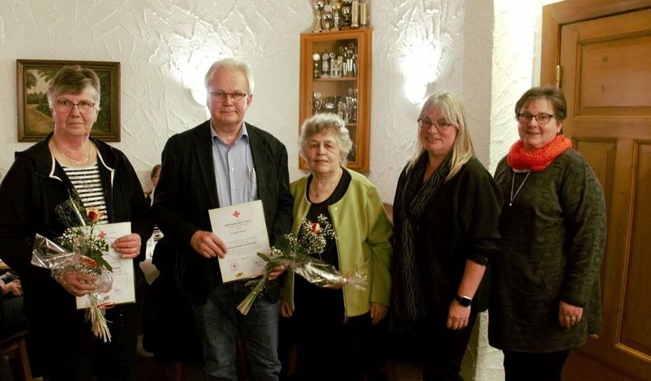 Renate Rohde (Mitte) ehrte Erika Steffens (v. li.) und Wilfried Windhorst für langjährige Mitgliedschaft. Maren Berger-Hoyer und Elke Dammann wurden wiedergewählt.