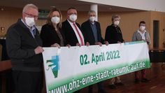 Organisatorinnen und Sponsoren rühren die Werbetrommel für „OHZ räumt auf“ am 2. April.