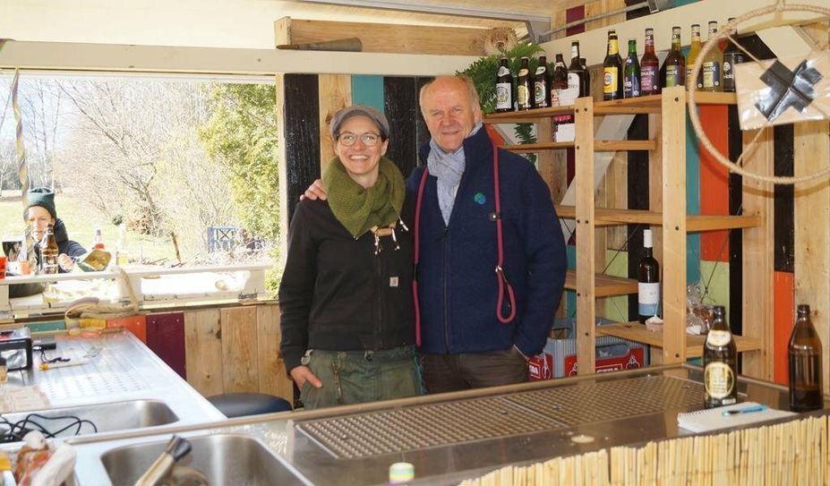 Strandbar-Betreiberin Stefanie Treiber und Inhaber Hans-Hermann Steiger freuen sich auf die kommende Open-Air-Saison.