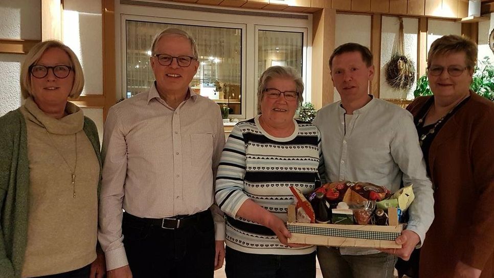 Helga Hurlbrink (v. li.), Hermann Röttjer, Waltraud Fröhlking, Heiko Buck und Silke Buck.