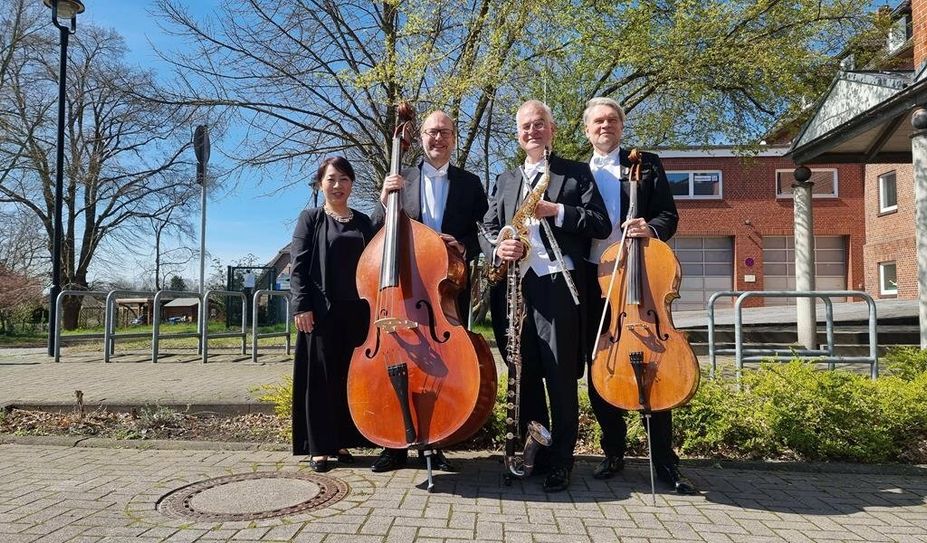 Von links: Machko Totani (Klavier), Anselm Hauke (Kontrabass), Klaus Fischer (Blasinstrumente) und Gero John (Cello). Foto: cne