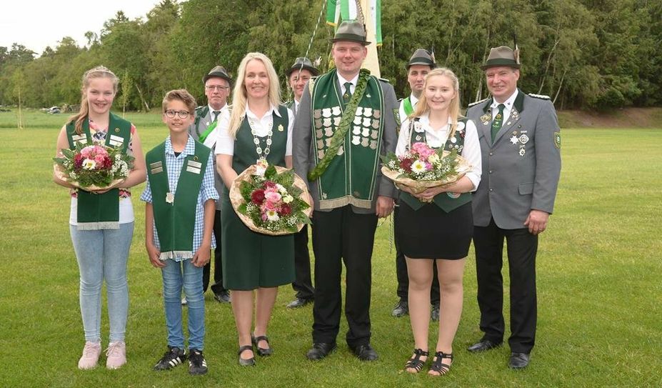 Die Königsfamilie um ihren König Tobias Meyer freut sich auf ein paar schöne gemeinsame Tage mit allen Schützen, Gästen und Bewohnern.