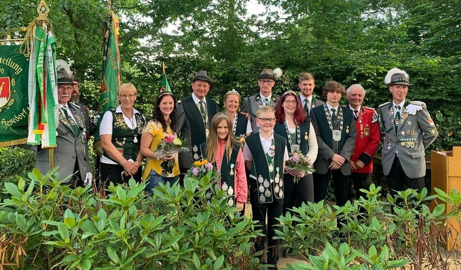 Die amtierende Königsfamilie freut sich auf ein schönes Schützenfest mit vielen Gästen.