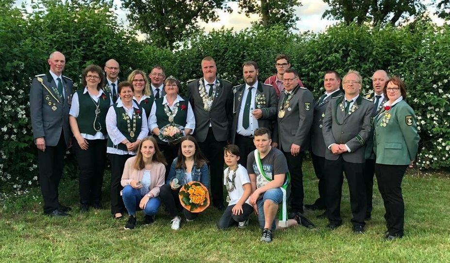 Das Königshaus freut sich auf ein schönes Schützenfest in Glinstedt mit allen Schützen, Gästen und Bewohnern.