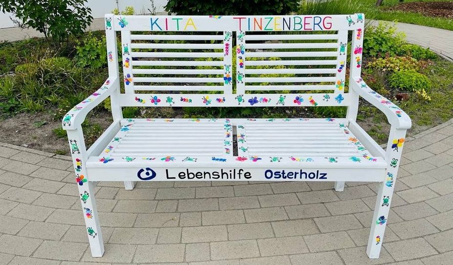 Die Bank der Kindertagesstätte Tinzenberg.