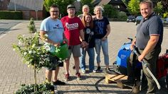 (v.l.) Fraktionsvorsitzender Dennis Bamberg, Youri Steeneck, Bürgermeisterin Frauke Schüneman, Anika Taube, Verena Hagenah und Julian Fischer.