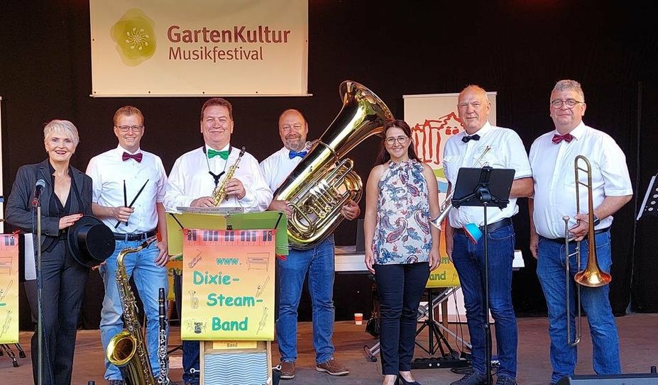 Die Dixie-Steam-Band bringt alle zum Swingen.