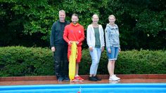 Die Rettungsschwimmer:innen Torben Butt, Patrick Kupczyk, Yvonne Müller, Anja Fromm freuen sich auf die Gäste.