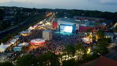 So sah es 2019 aus, als Pur in Osterholz-Scharmbeck zu Gast waren. Ein ähnliches Bild ist zu erwarten, wenn Silbermond am 3. September die Bühne an der Stadthalle betreten. Foto: Stadthalle OHZ