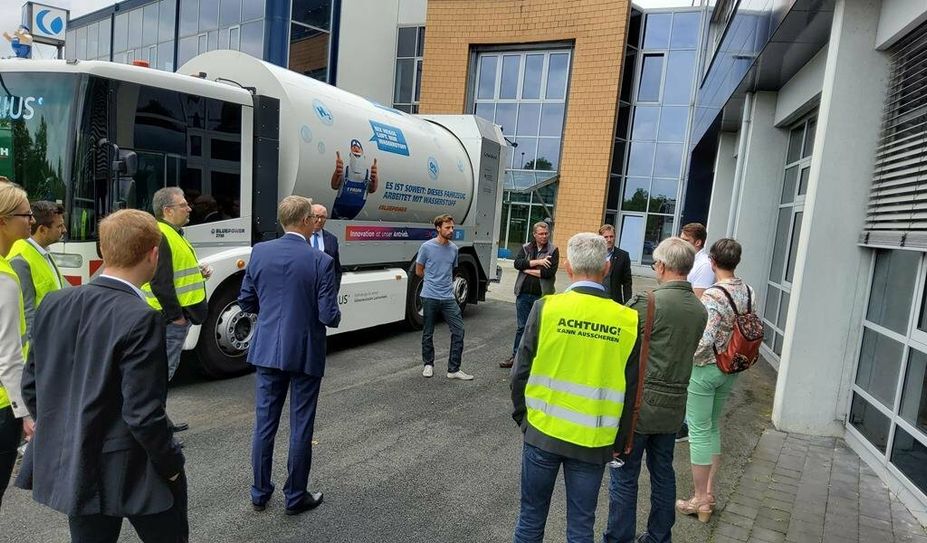 Bei den Wasserstofftagen am Standtort in Heilshorn informierte die Firma FAUN über ihre weiteren Pläne mit Brennstoffzellen-Fahrzeugen. Foto: tobo