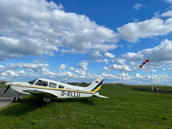 Der Aeroclub hat fünf vereinseigene Flugzeuge, die gechartert werden können.