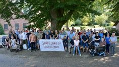 Mehr als 50 Einwohner:innen machten ihre Ablehnung gegen die geplante Bauschutt-Deponie im Naturschutzgebiet deutlich.