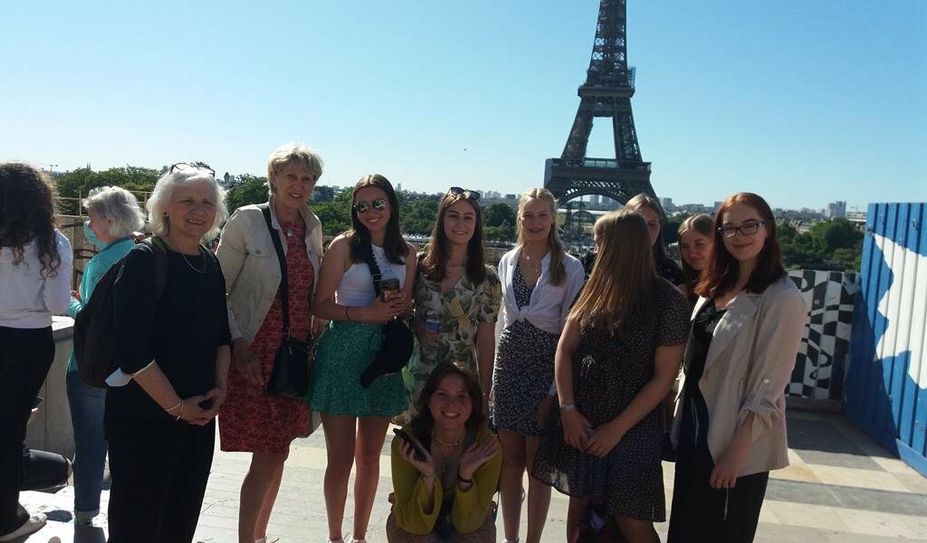 In Paris und Straßburg bummeln und im Kindergarten, im Restaurant und im Pflegeheim arbeiten - eine schöne Erfahrung.