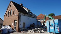 Die alte Rettungswache des Roten Kreuzes ist Geschichte: Demnächst entsteht hier auf 650 Quadratmetern ein modernes Gebäude für die Einsatzkräfte. Foto: eb