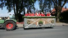 Viele bunte Erntewagen können am Sonntag, 4. September, in Wallhöfen bestaunt werden