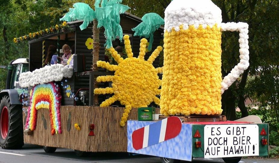 Die wunderbare Stimmung, die tollen Erntewagen und Fußgruppen, die Heiterkeit auf diesem Fest stecken alle an.  Foto: eb