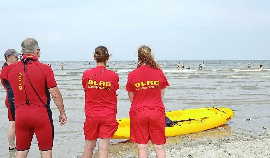 Die Rettungsschwimmer der Ortsgruppe Lamstedt haben das Wasser und die Badegäste immer im Blick – daher gibt es auch keine Bilder vom Einsatztag.