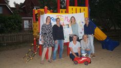 Laden zum großen Jubiläumsfest ein: Birthe Schlichter (v. li. stehend), Monika Hahn, Zelia Tiedemann, Ina Müller sowie Marion Rieck und Andrea Volprecht (kniend).