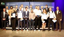 Insgesamt 16 Absolventen bekamen eine Prämie und ein kleines Geschenk für ihre Leistungen.