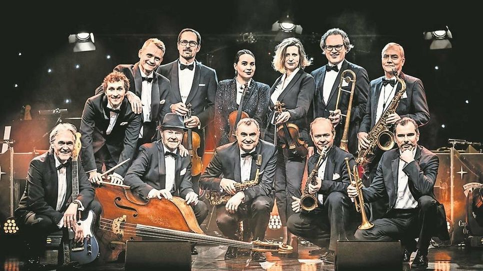 Das Capital Dance Orchestra verzaubert das Publikum mit ihren mitreißenden Sounds.