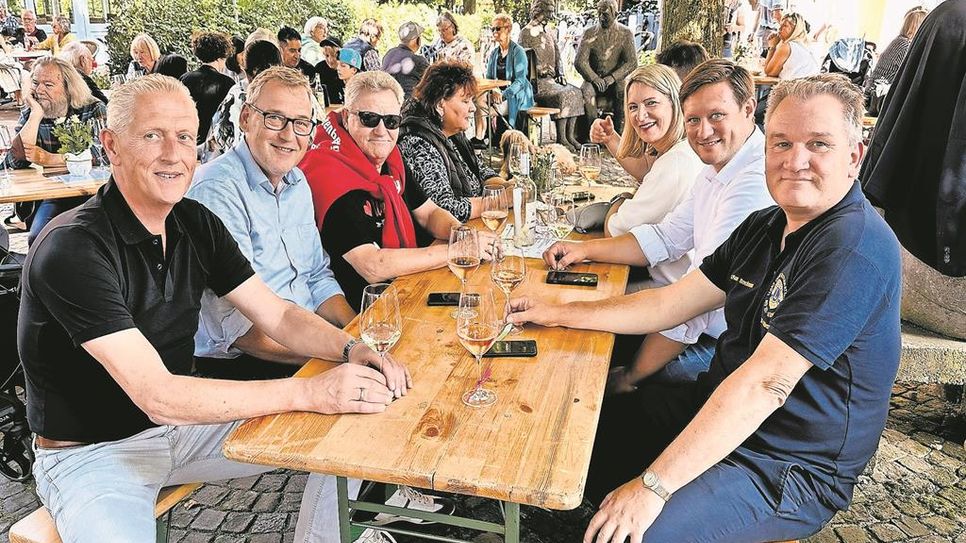 Das Organisationsteam war natürlich auch im letzten Jahr selbst vor Ort, um sich das Weinfest anzuschauen.