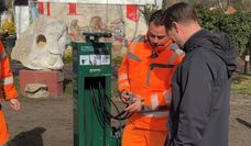 Der Bauhof hat die neue Radservicestation beim Murkens Hof aufgebaut.