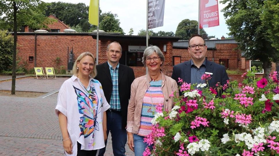 Katja Bergmann (Volksbank Worpswede e.G.), Michael Blechmann (Vertreter des Bürgermeisters), Anette Faouzi (Ortsvorsteherin der Ortschaft Worpswede) und Marc Thoden (Sparkasse Rotenburg Osterholz).