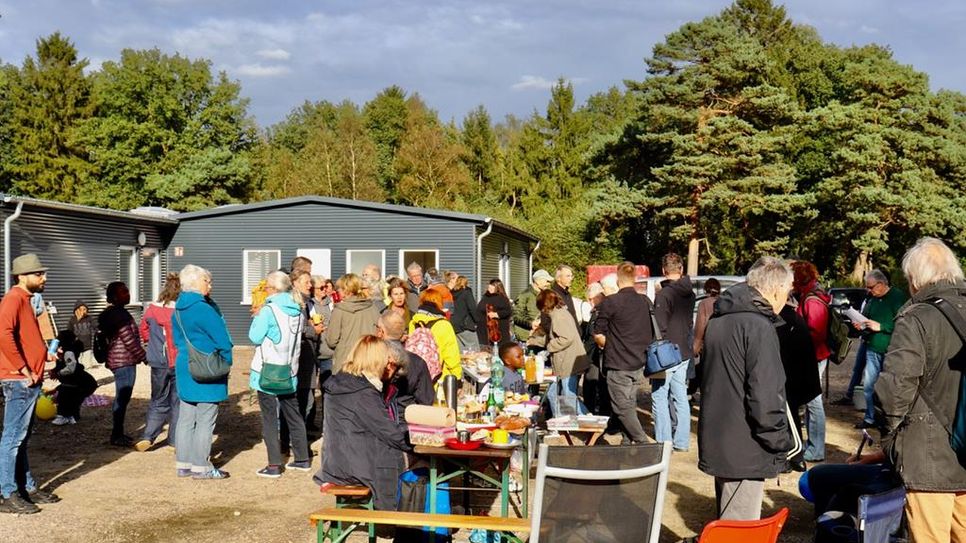 Zahlreiche Unterstützer zeigten ihre Solidarität mit den Geflüchteten.