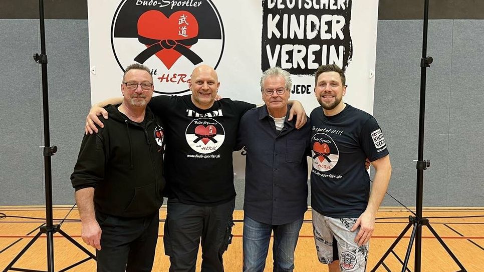 Organisatoren Peter Böschen, Marco Gevatter (v. li.) und Timo Schröder (re) mit Rainer Rettinger, Geschäftsführer Deutscher Kinderverein e.V..