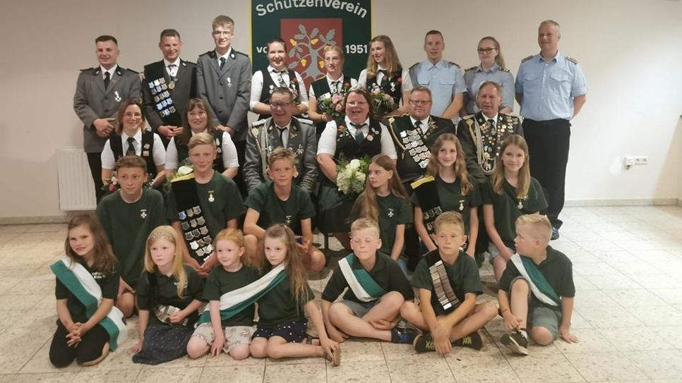 Der Schützenverein Kutenholz mit seiner amtierenden Königsfamilie feiert nächstes Wochenende Schützenfest mit zwei Partys.